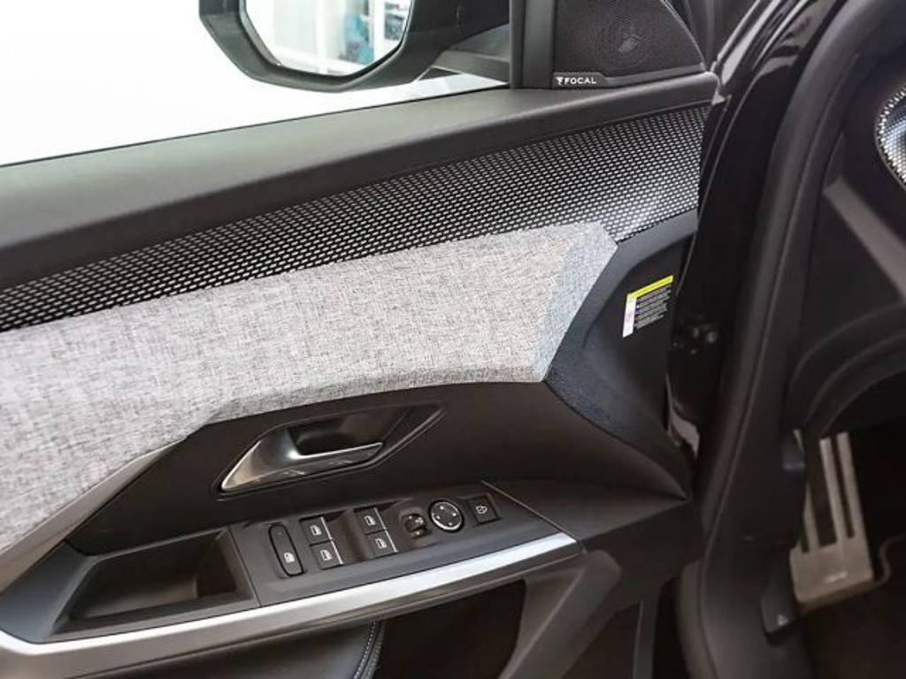 Peugeot E-3008