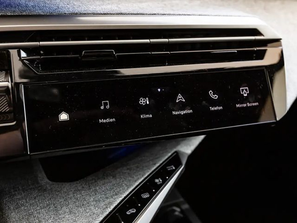 Peugeot E-3008