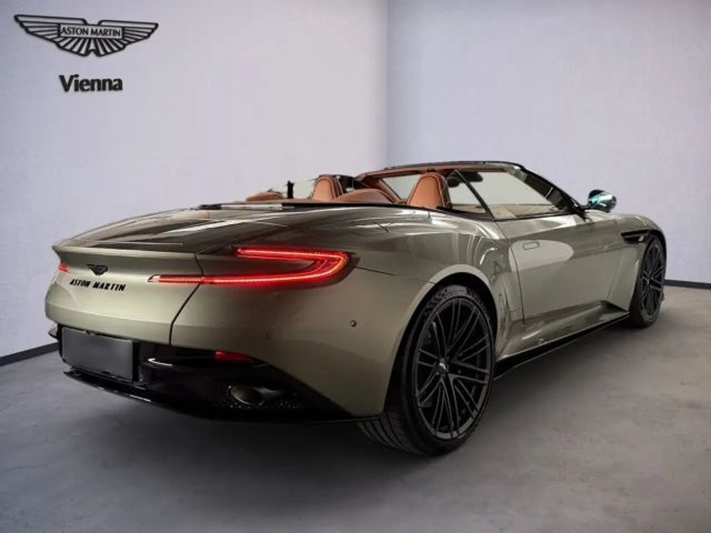 Aston Martin DB12