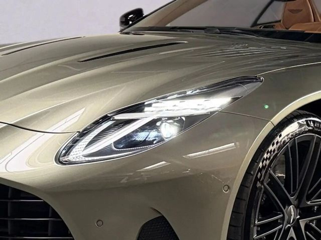 Aston Martin DB12