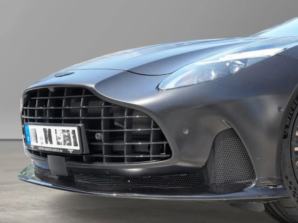 Aston Martin DB12