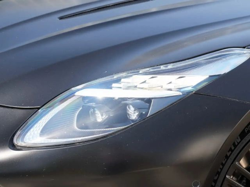 Aston Martin DB12