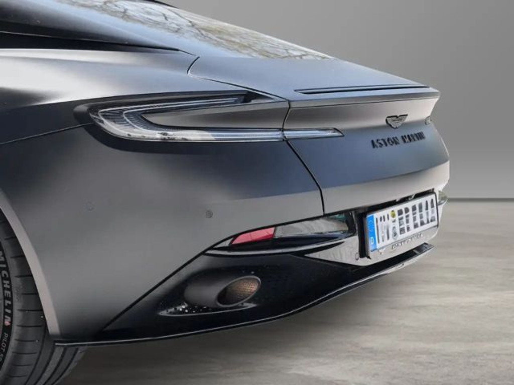 Aston Martin DB12