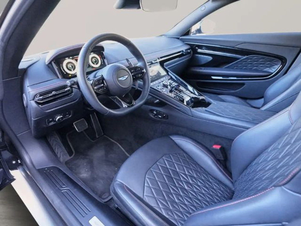 Aston Martin DB12