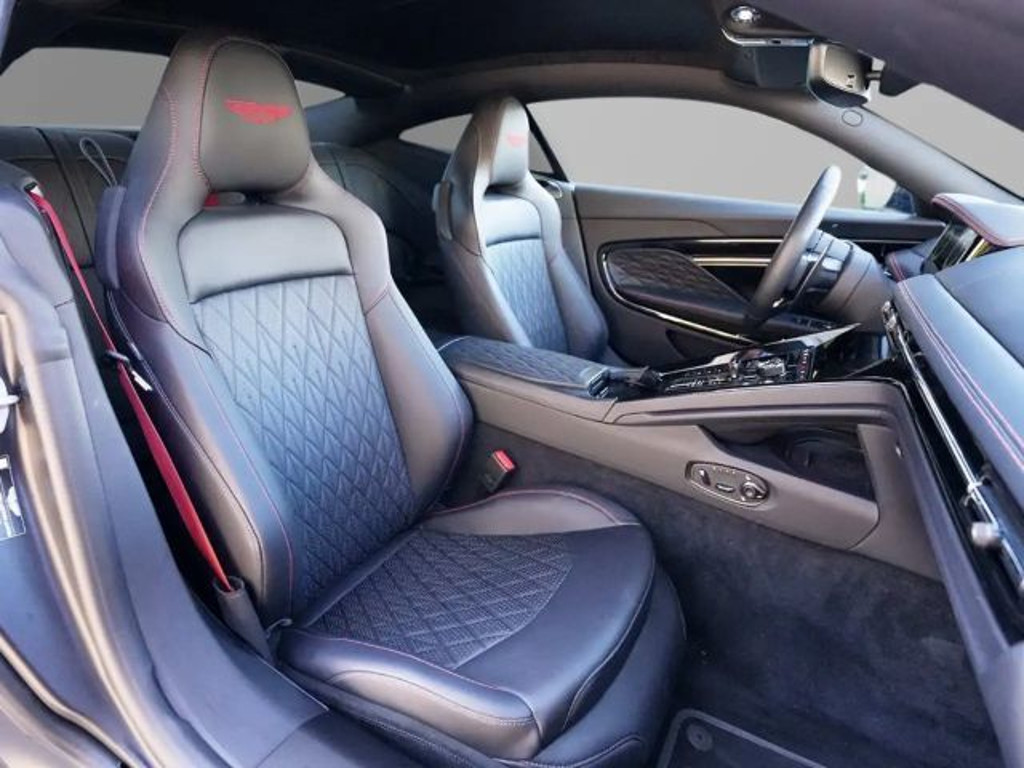 Aston Martin DB12