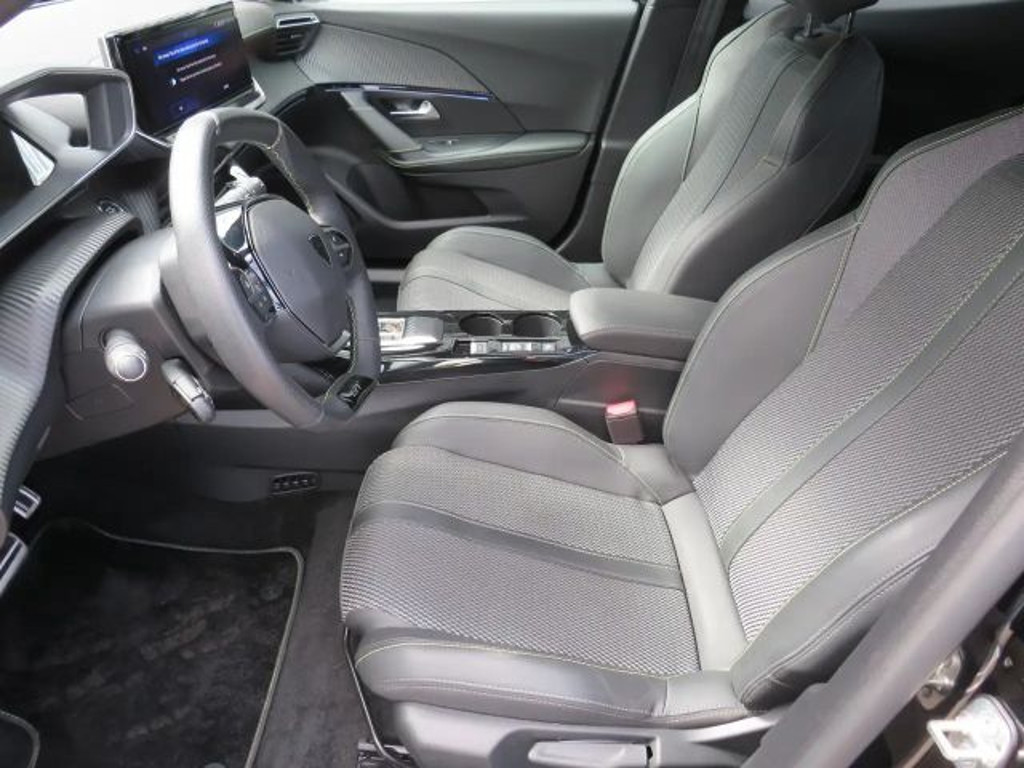 Peugeot e-2008