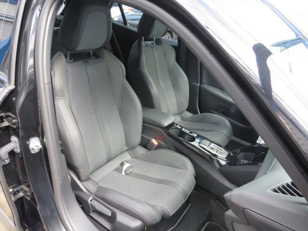 Peugeot e-2008