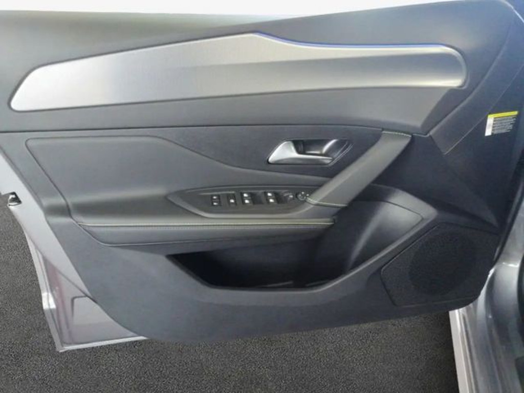 Peugeot e-308