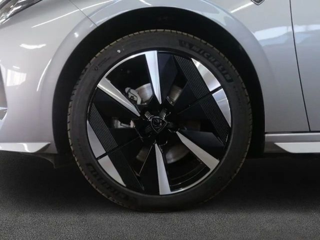 Peugeot e-308
