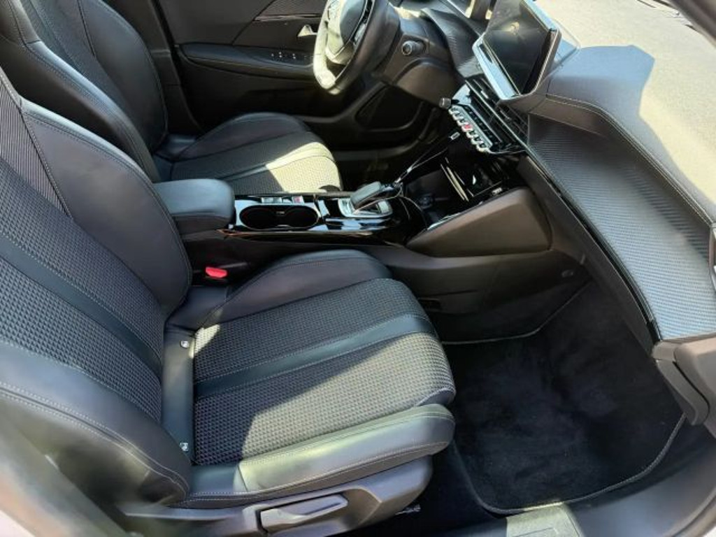 Peugeot e-2008