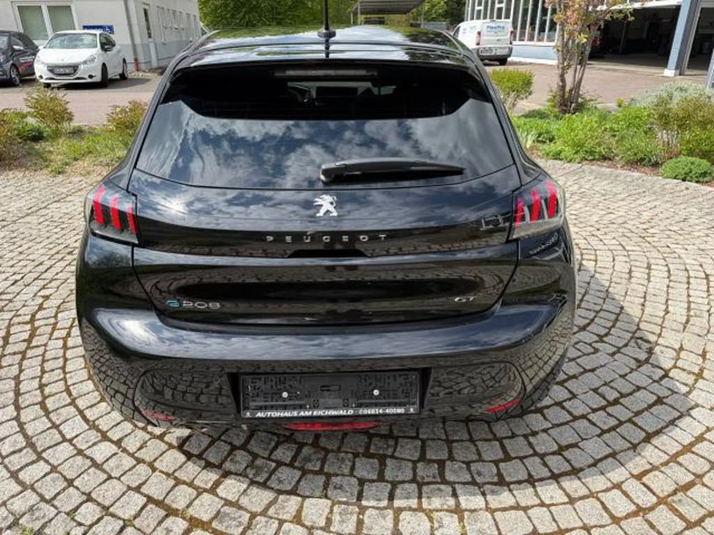 Peugeot e-208