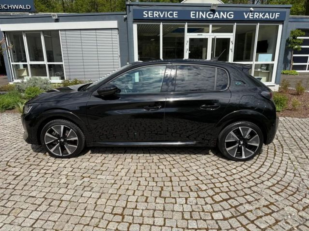 Peugeot e-208