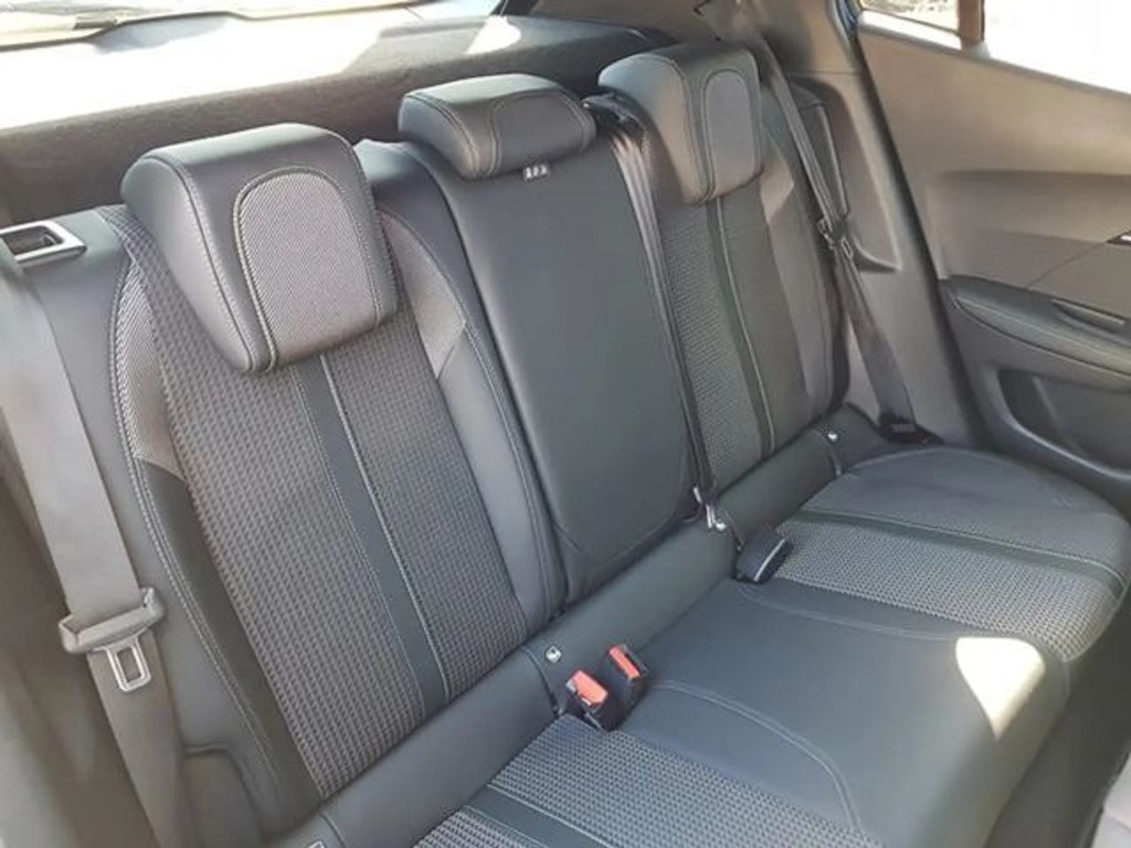 Peugeot e-2008