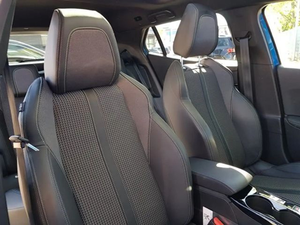 Peugeot e-2008