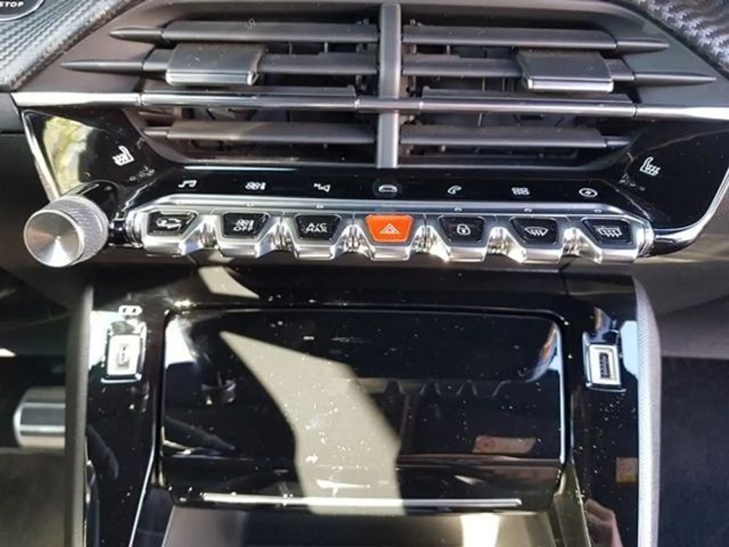 Peugeot e-2008