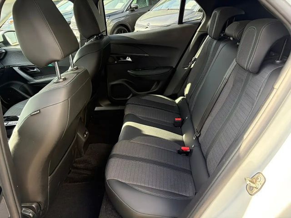 Peugeot e-2008
