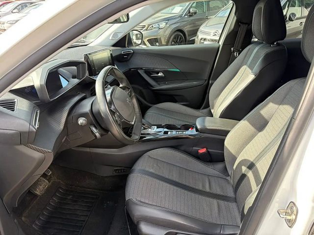 Peugeot e-2008
