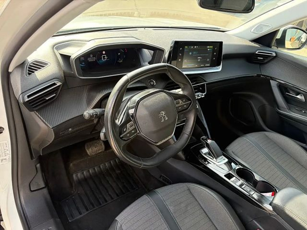 Peugeot e-2008