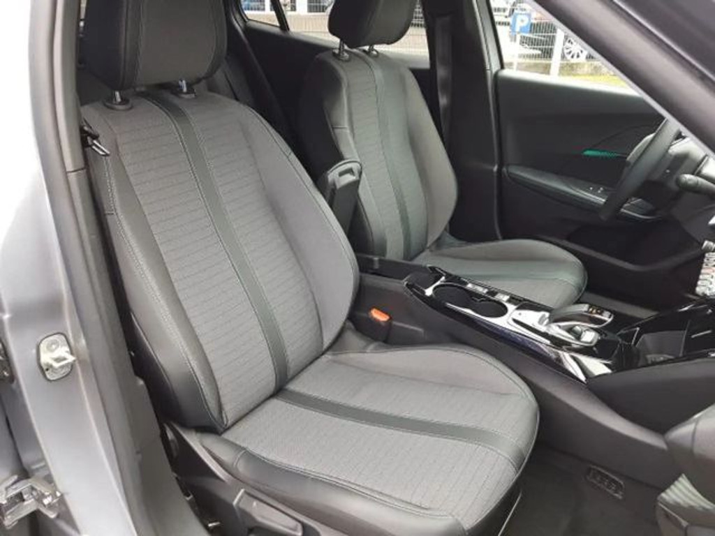 Peugeot e-2008