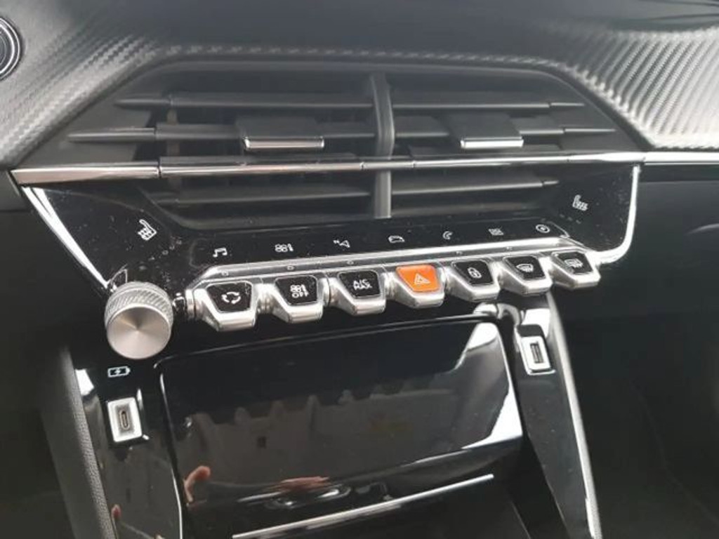 Peugeot e-2008