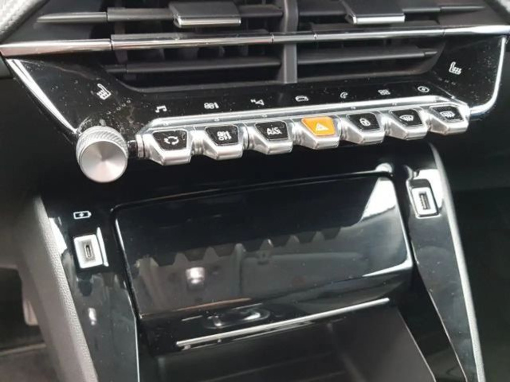 Peugeot e-2008