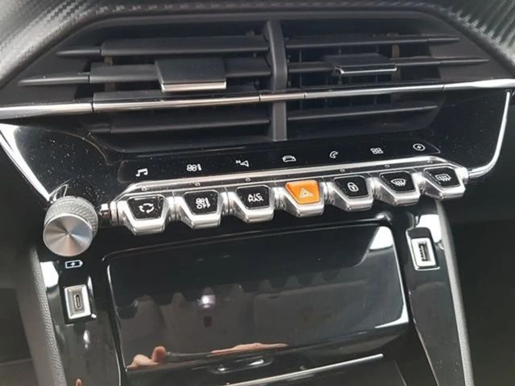 Peugeot e-2008