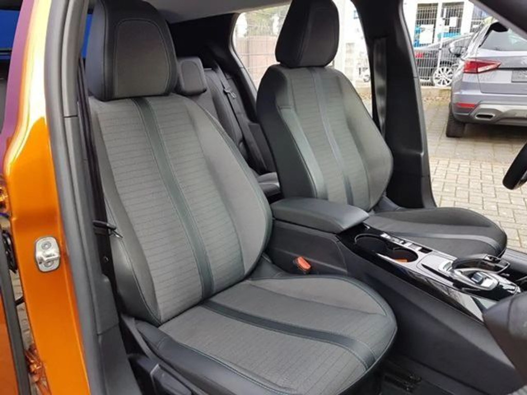 Peugeot e-2008