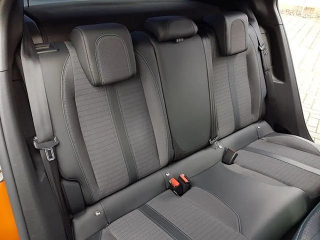 Peugeot e-2008