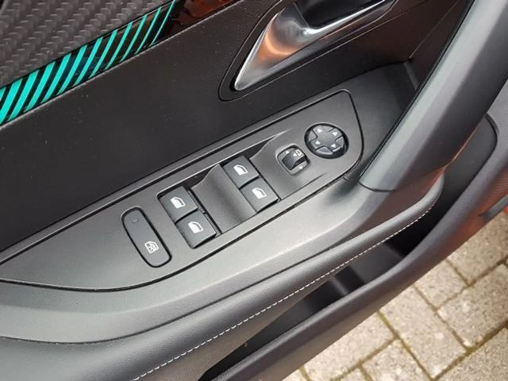 Peugeot e-2008