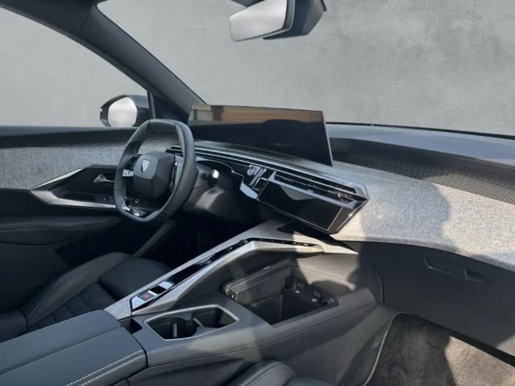 Peugeot E-3008