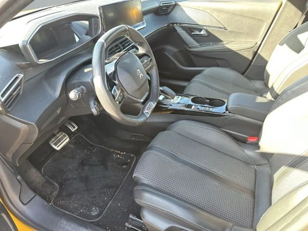 Peugeot e-208