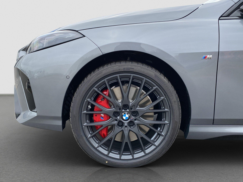 BMW M235