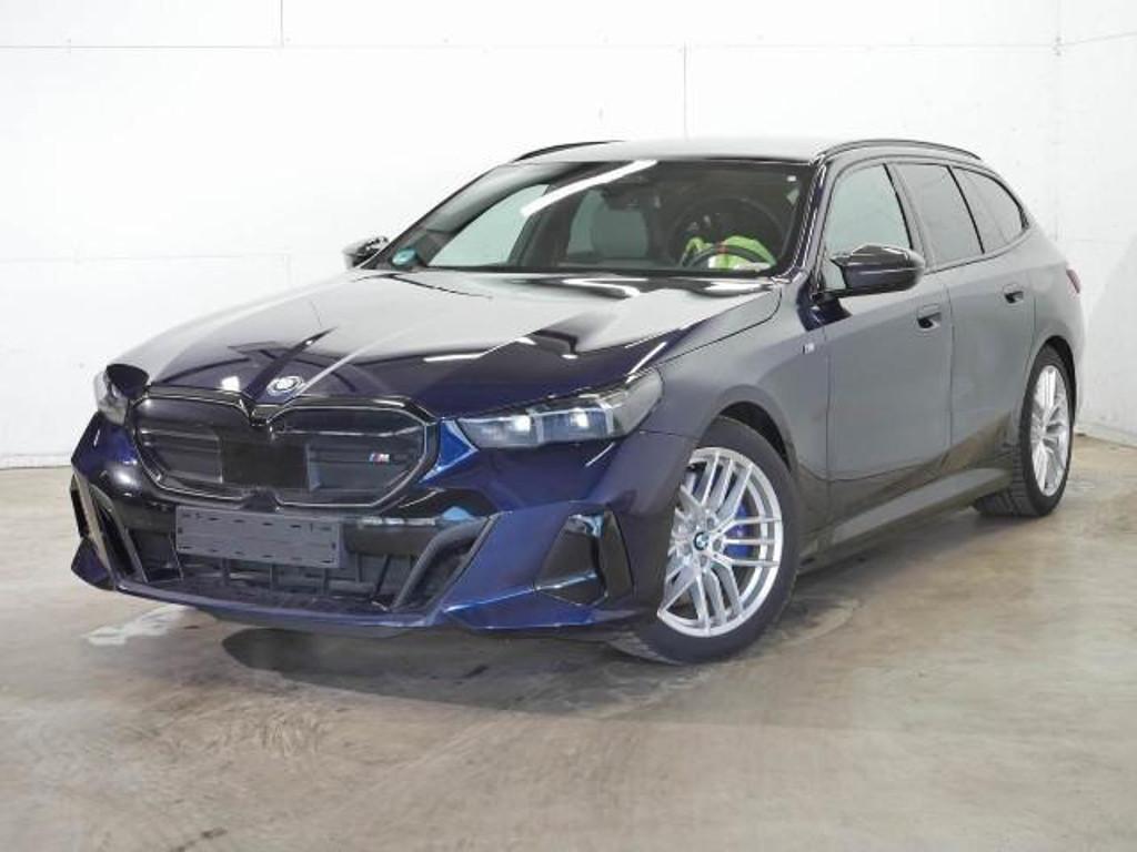BMW i5 Touring M60