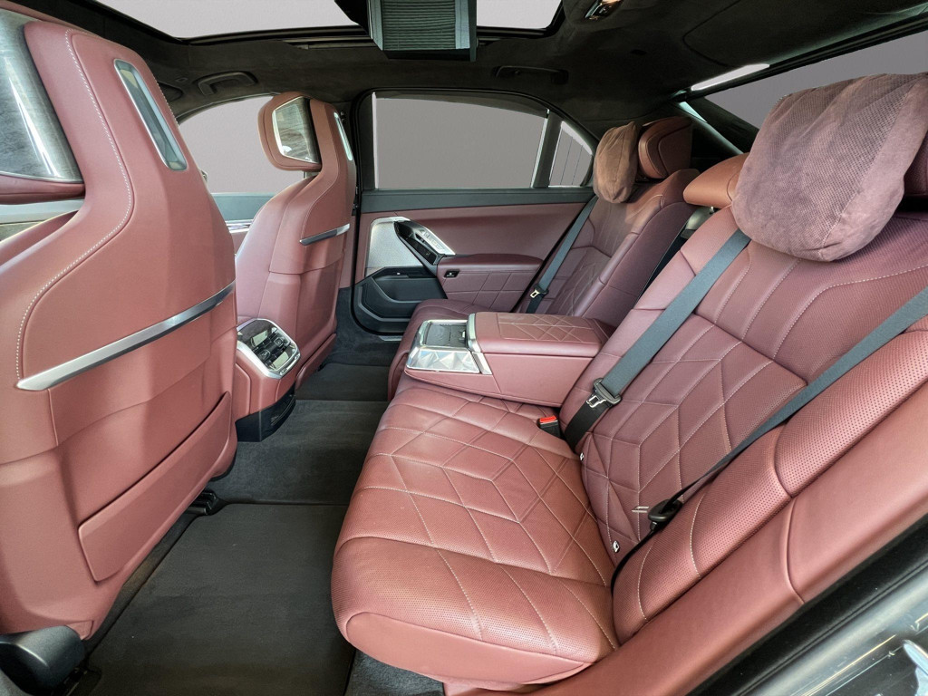 BMW M760