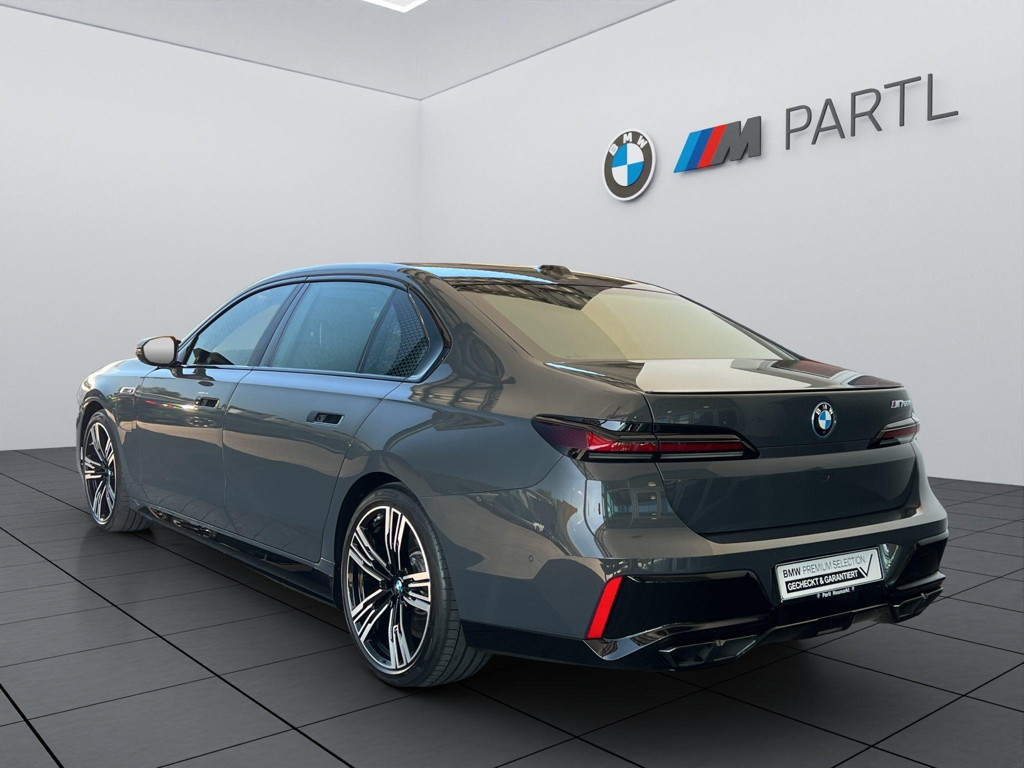 BMW M760
