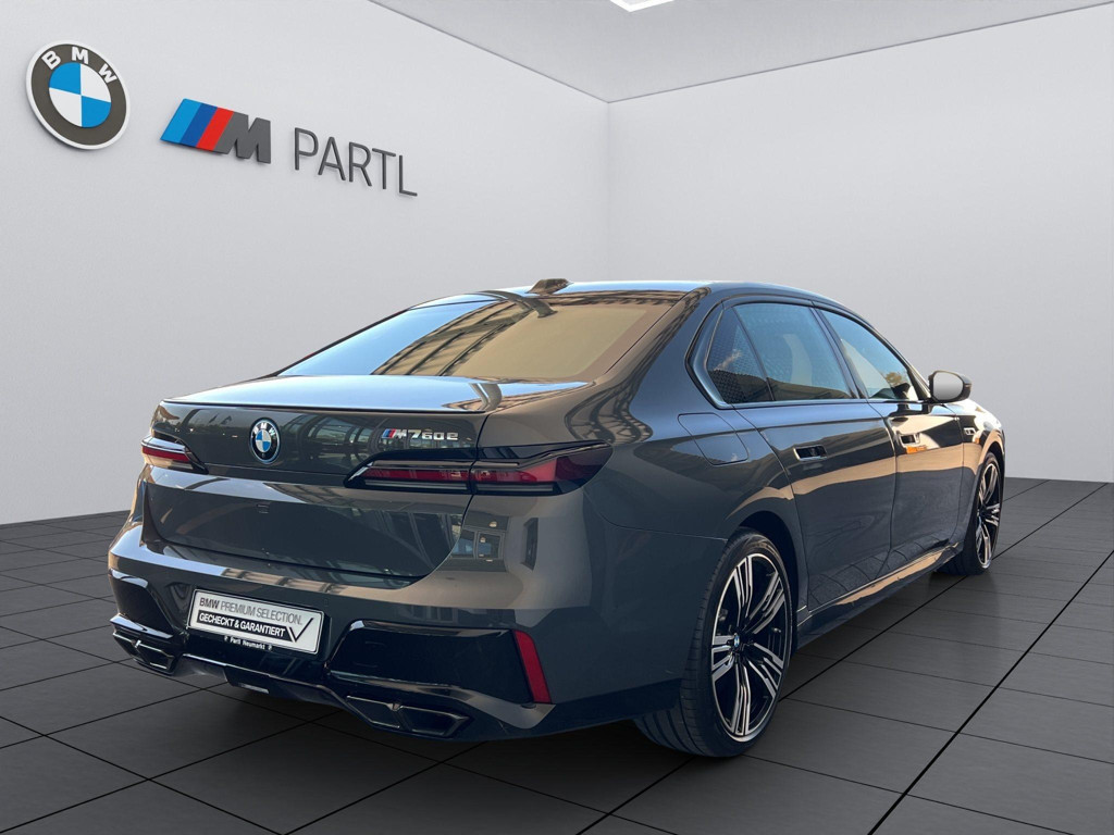 BMW M760