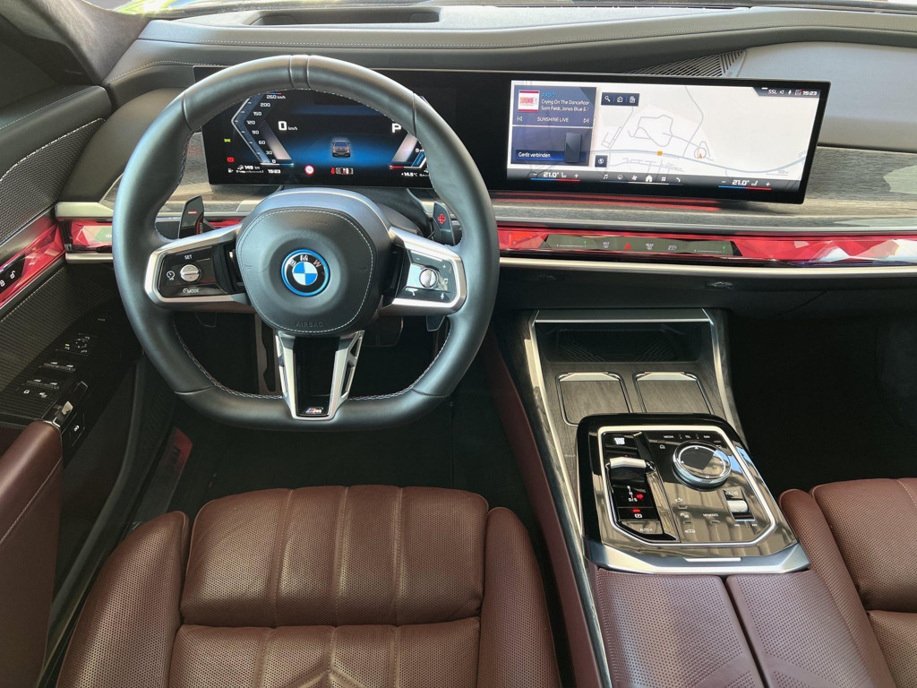BMW M760