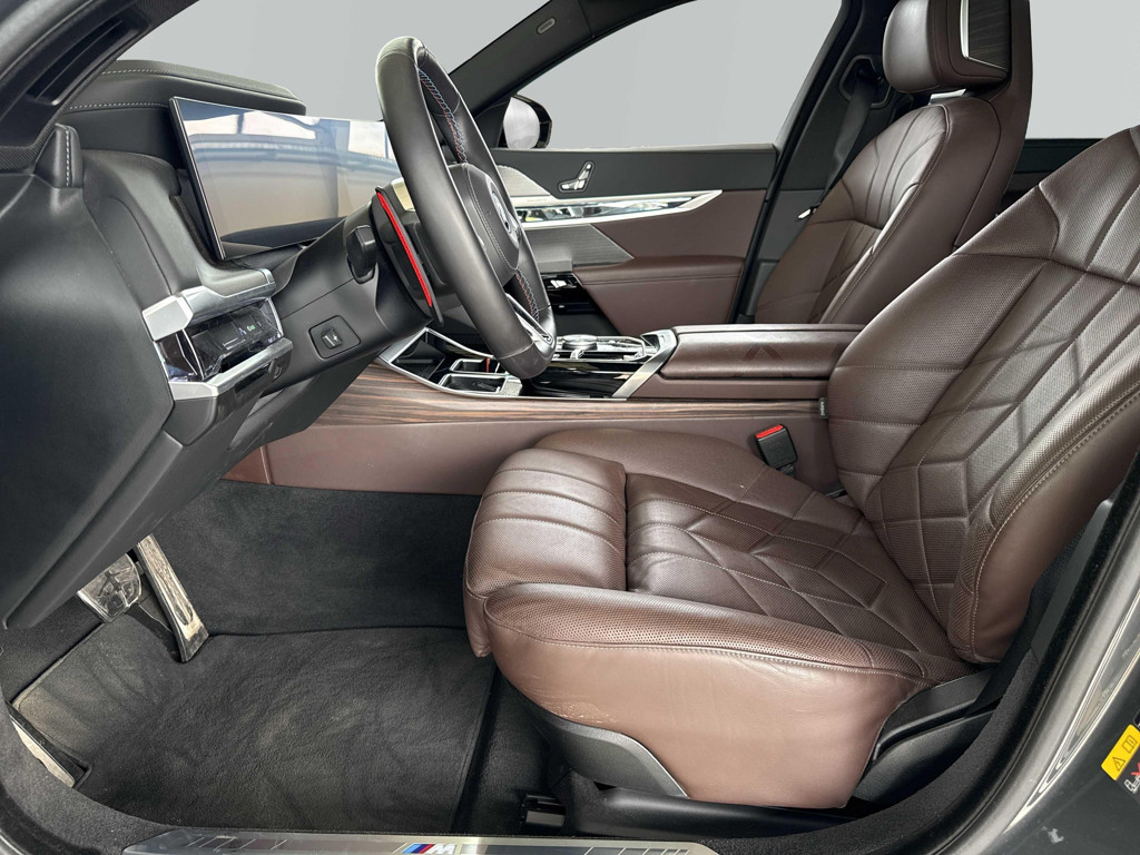 BMW M760