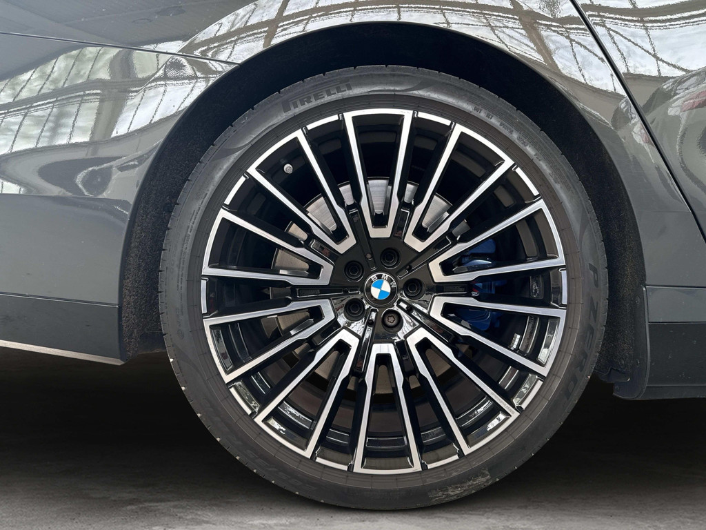 BMW M760