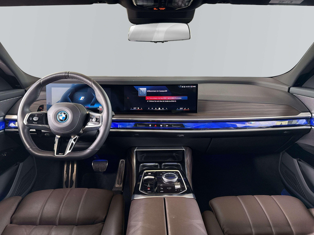 BMW M760