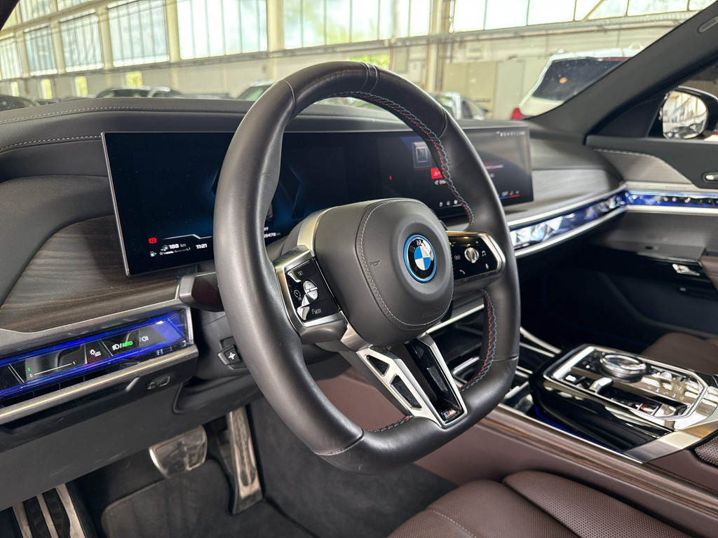 BMW M760