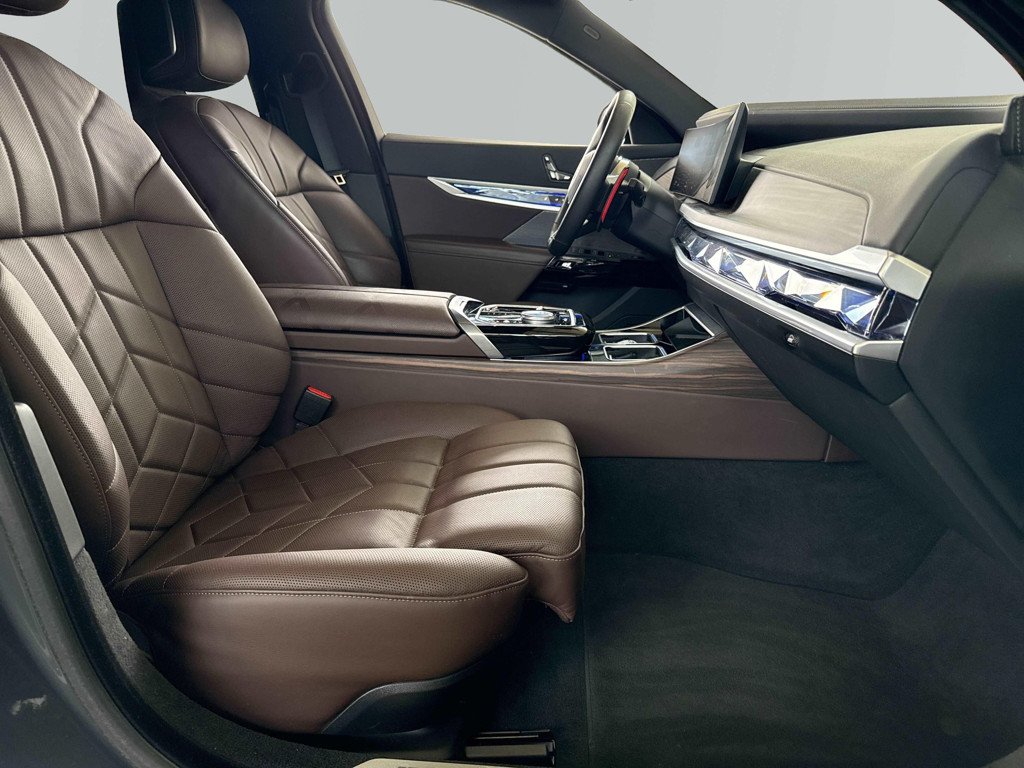 BMW M760