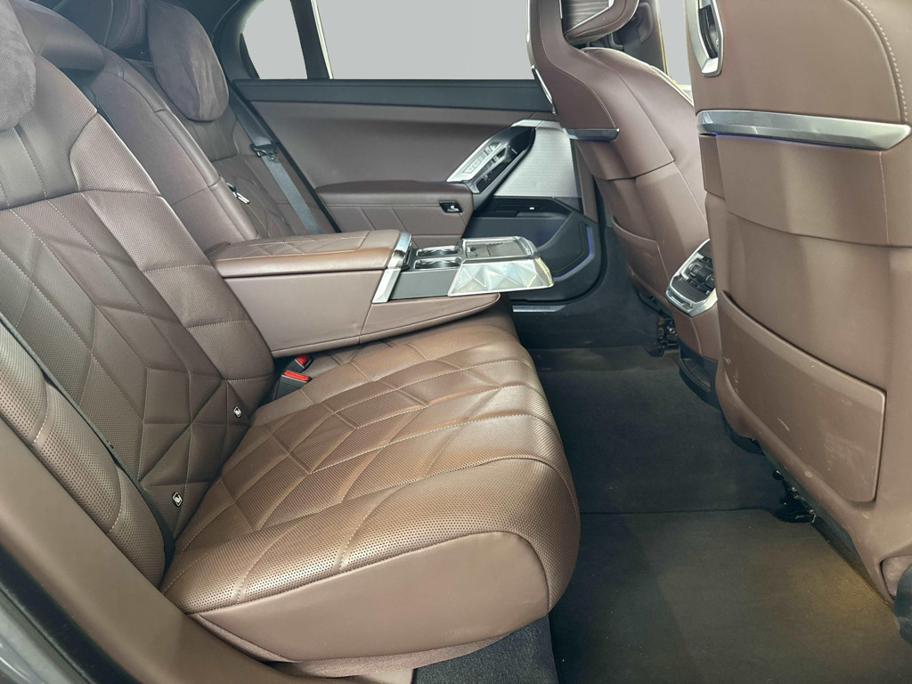 BMW M760