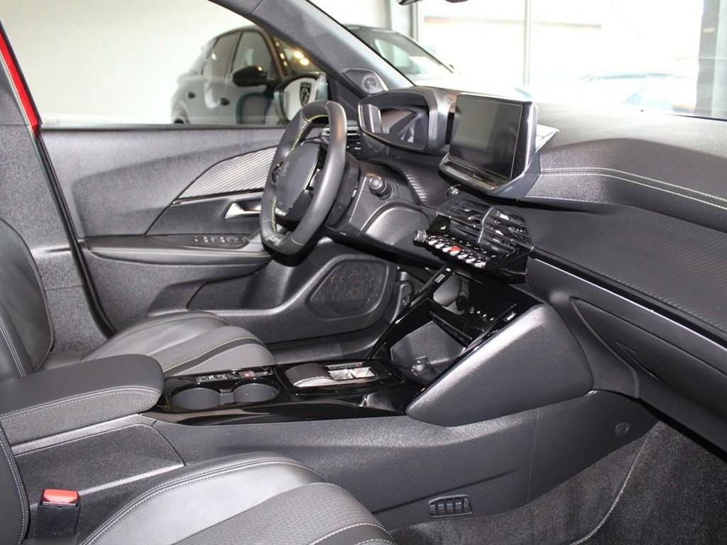 Peugeot e-2008