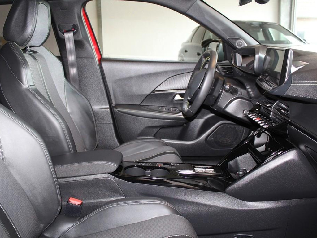 Peugeot e-2008