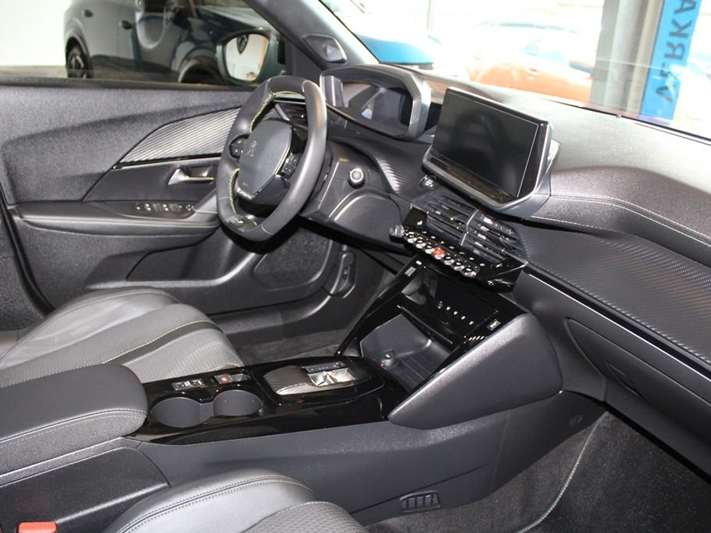 Peugeot e-2008