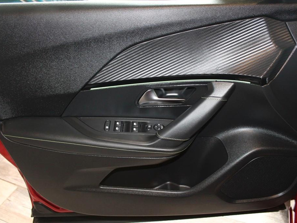Peugeot e-2008