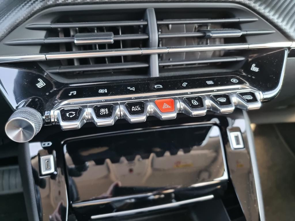 Peugeot e-2008