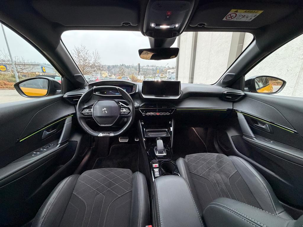 Peugeot e-208