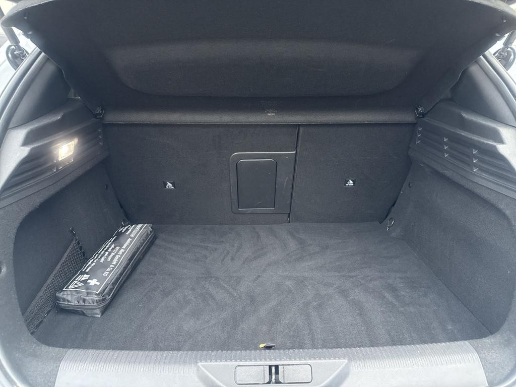 Peugeot e-308
